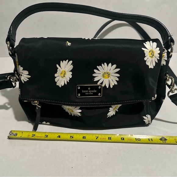 Kate Spade Miri Blake Avenue Falling Daisy Handbag/Crossbody
In Mint Condition - Picture 2 of 5